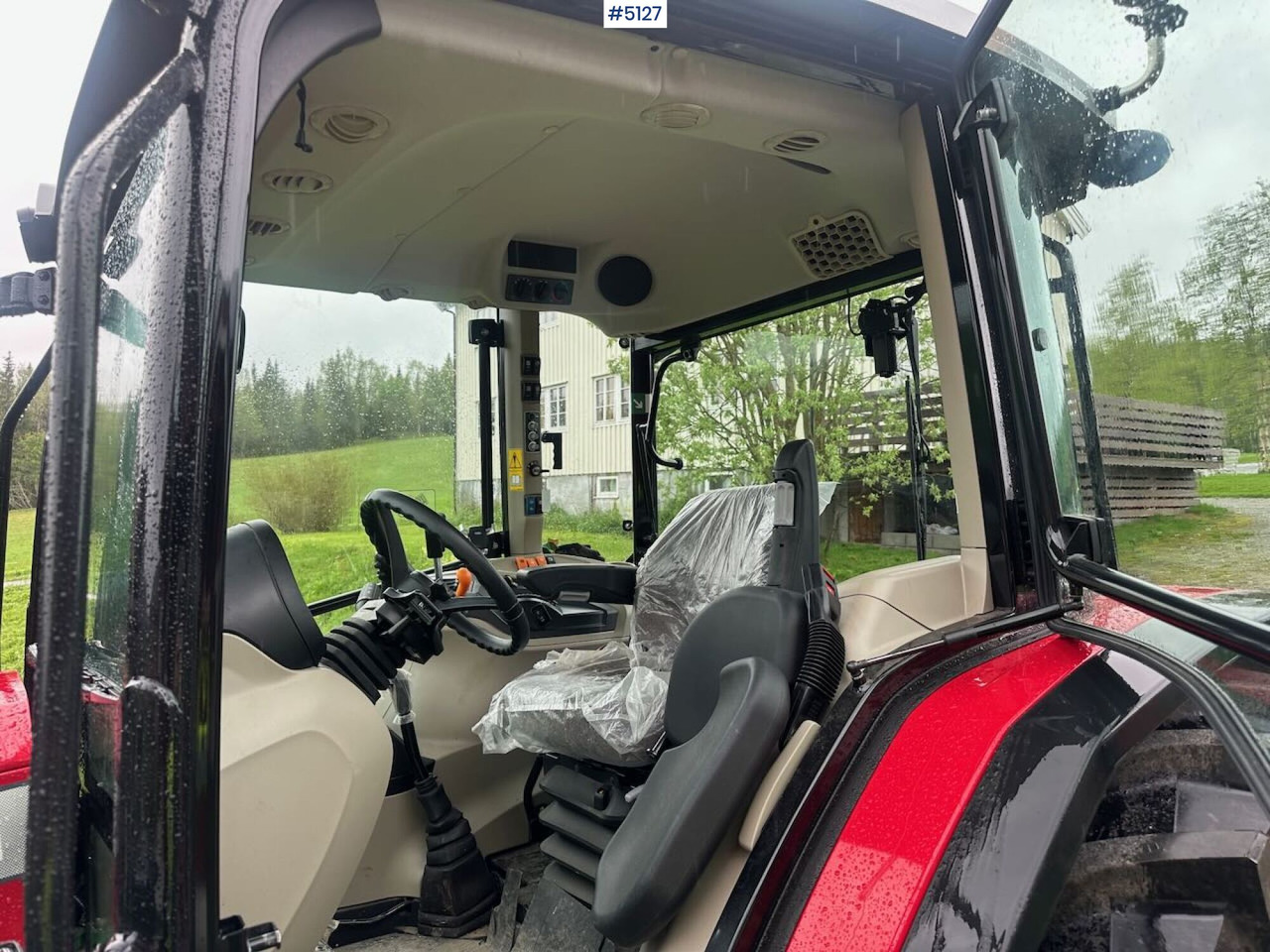 Трактор 2024 Massey Ferguson 4710M: слика 7