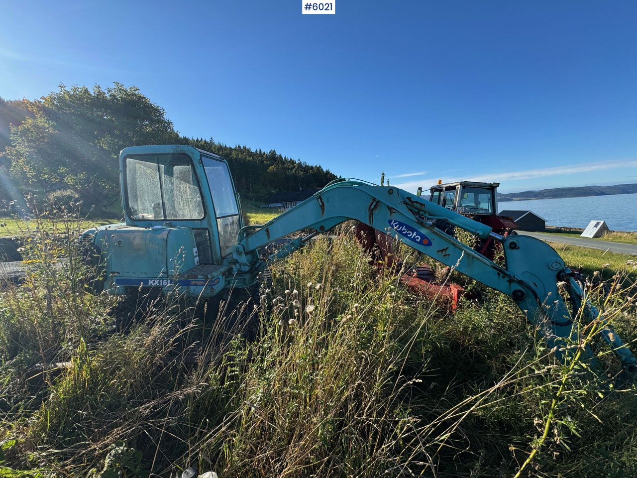 Approx.2000 Kubota KX161 w/excavator bucket and leveling bucket. Partially repaired object. - Трактор: слика 1 Approx.2000 Kubota KX161 w/excavator bucket and leveling bucket. Partially repaired object. - Трактор: слика 1