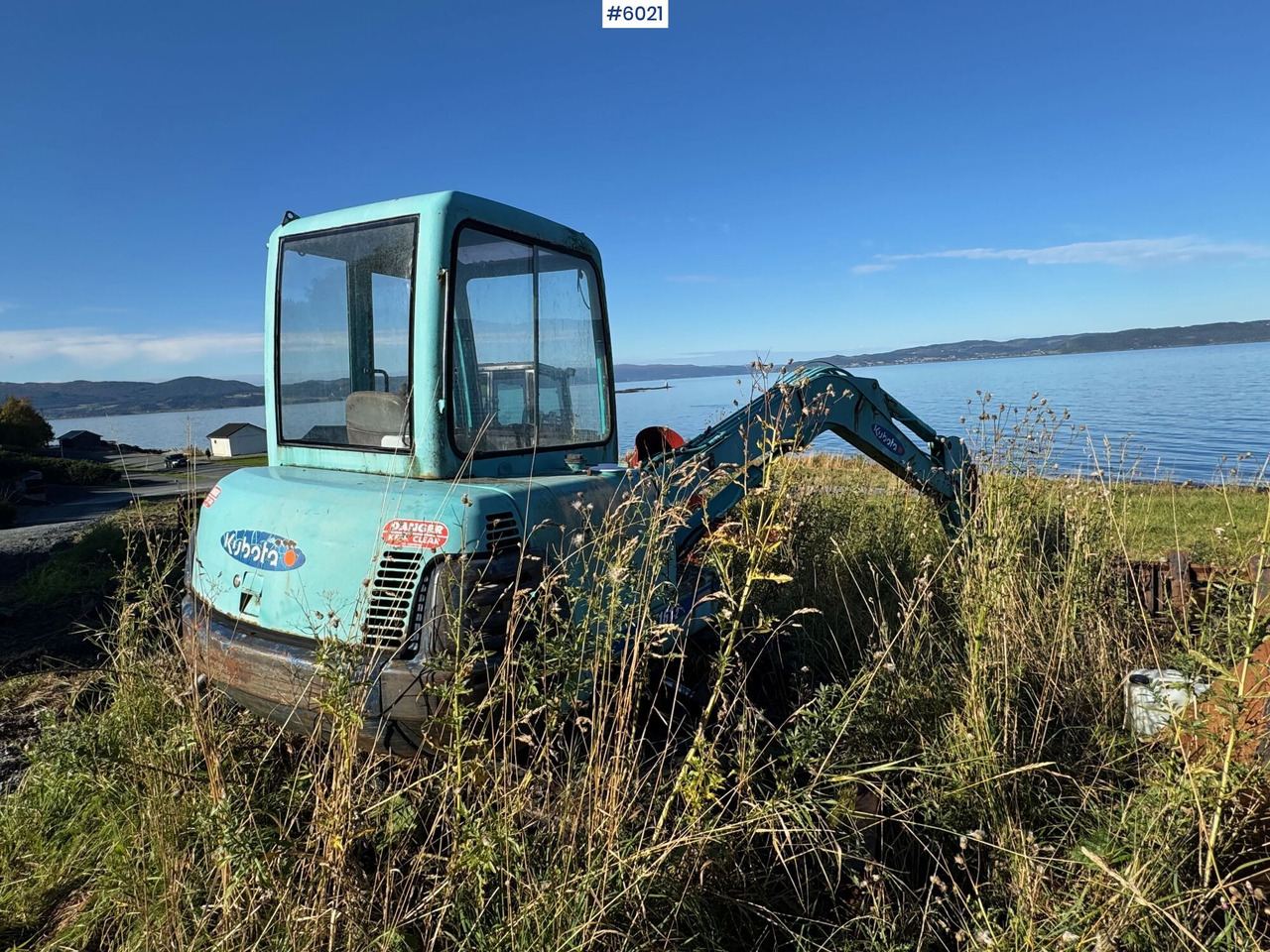 Approx.2000 Kubota KX161 w/excavator bucket and leveling bucket. Partially repaired object. - Трактор: слика 2 Approx.2000 Kubota KX161 w/excavator bucket and leveling bucket. Partially repaired object. - Трактор: слика 2