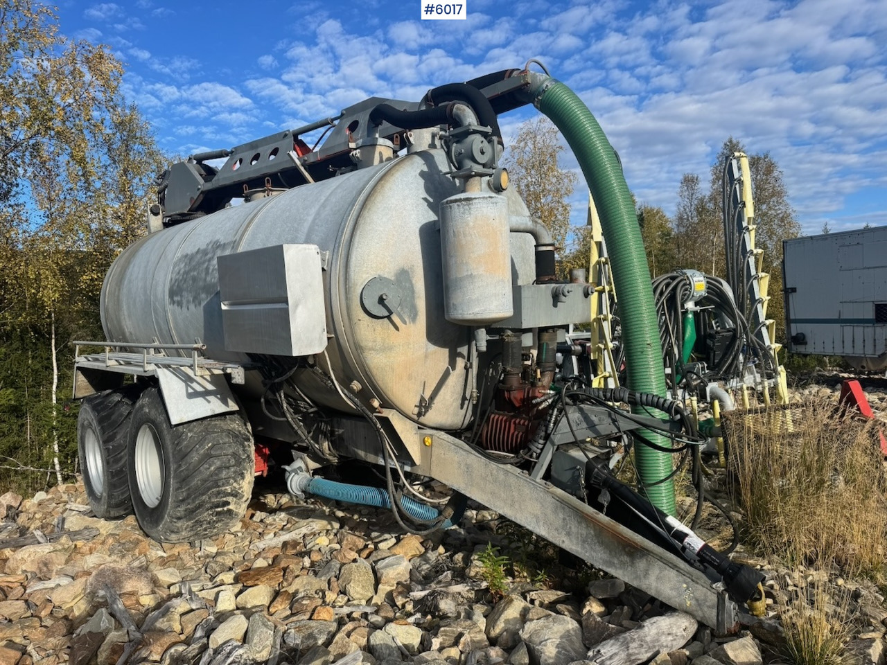 Caveco vacuum wagon with loading robot - Приколка цистерна: слика 2 Caveco vacuum wagon with loading robot - Приколка цистерна: слика 2