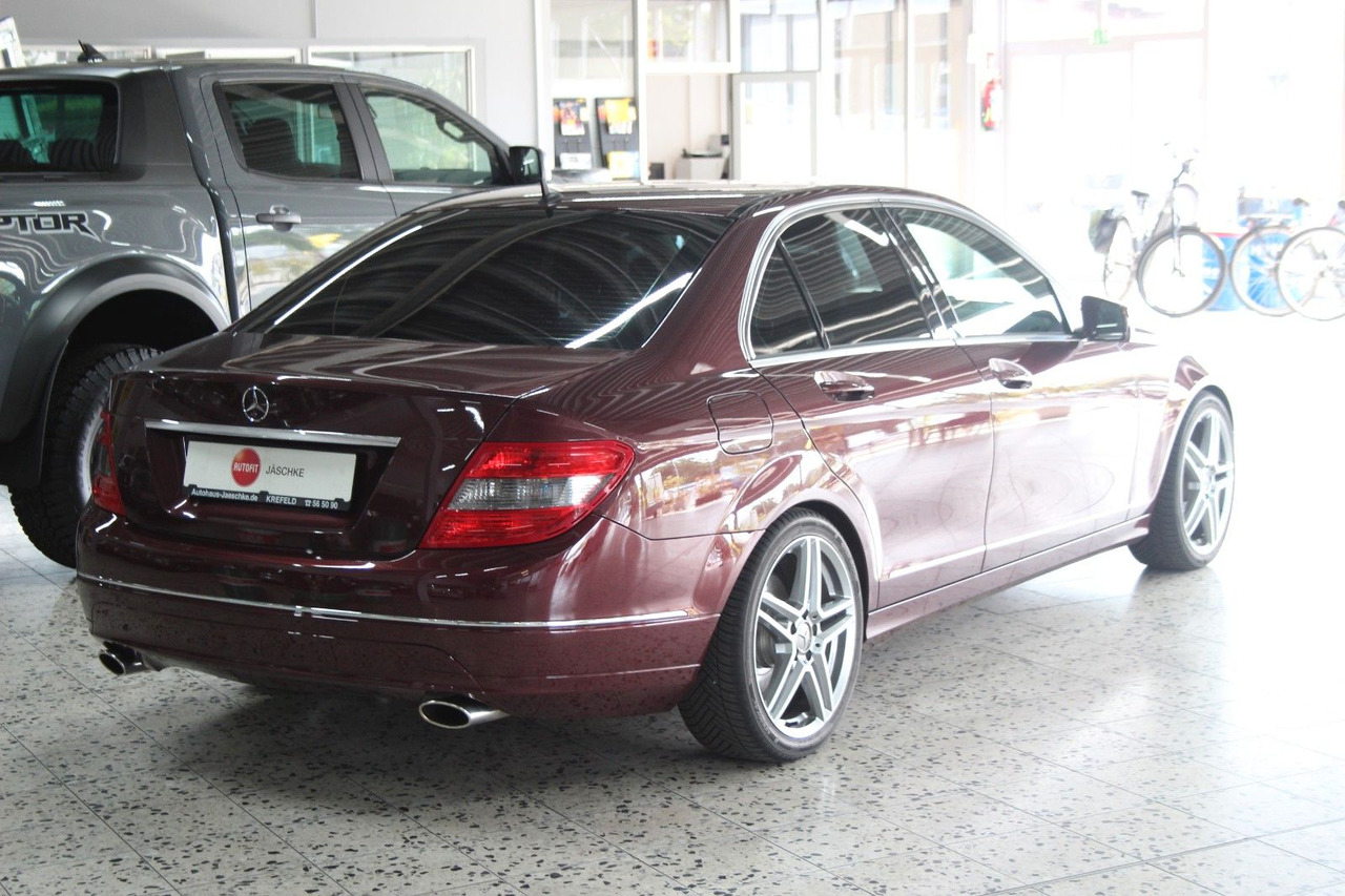 Mercedes-Benz C 230 Avantgarde Automatik sehr gepflegt! 130tKM - Седан: слика 2 Mercedes-Benz C 230 Avantgarde Automatik sehr gepflegt! 130tKM - Седан: слика 2