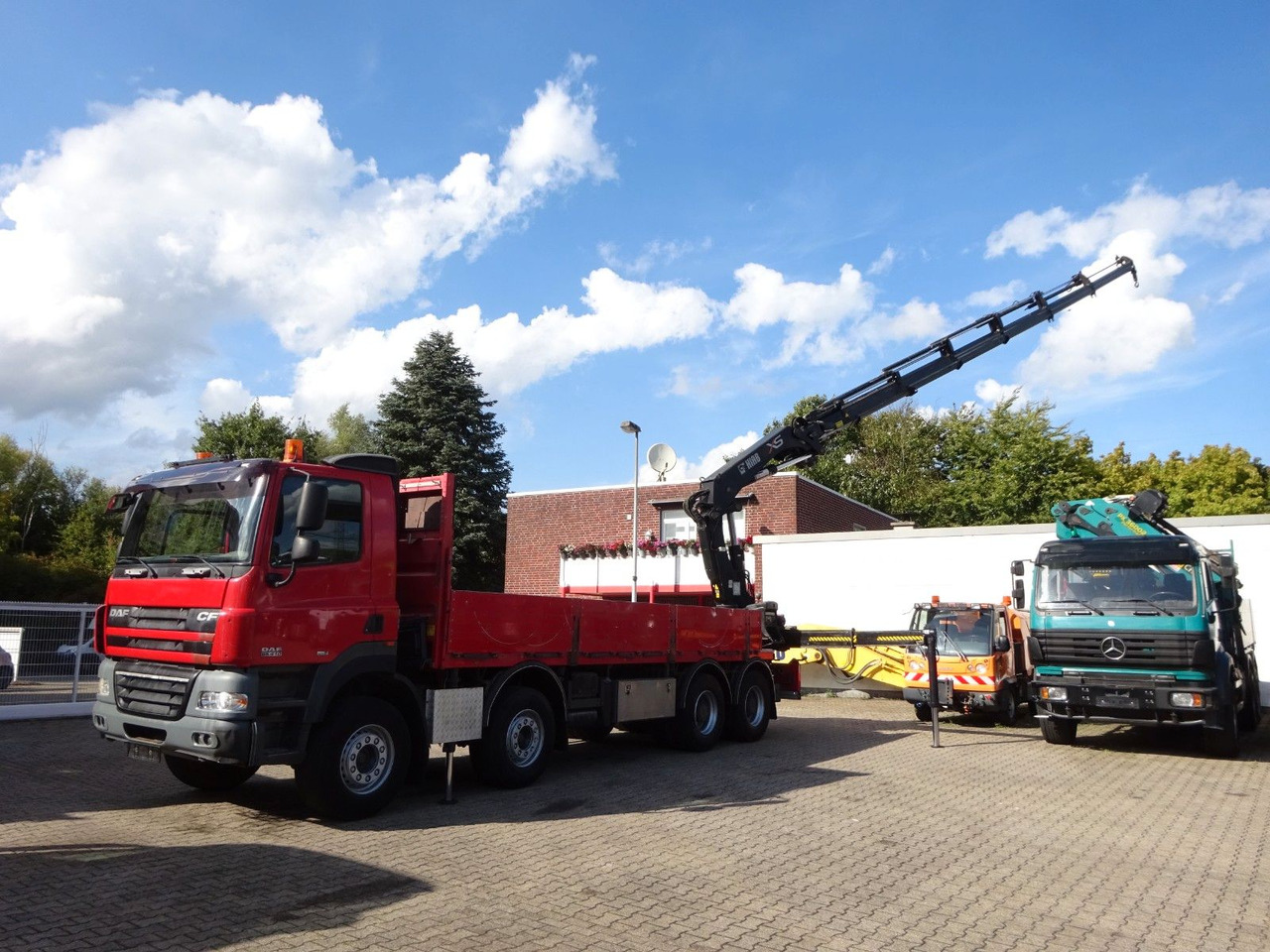 DAF 85.410 Pritsche + HIAB 322E6 Kran 8x4 - Камион со кран: слика 1 DAF 85.410 Pritsche + HIAB 322E6 Kran 8x4 - Камион со кран: слика 1
