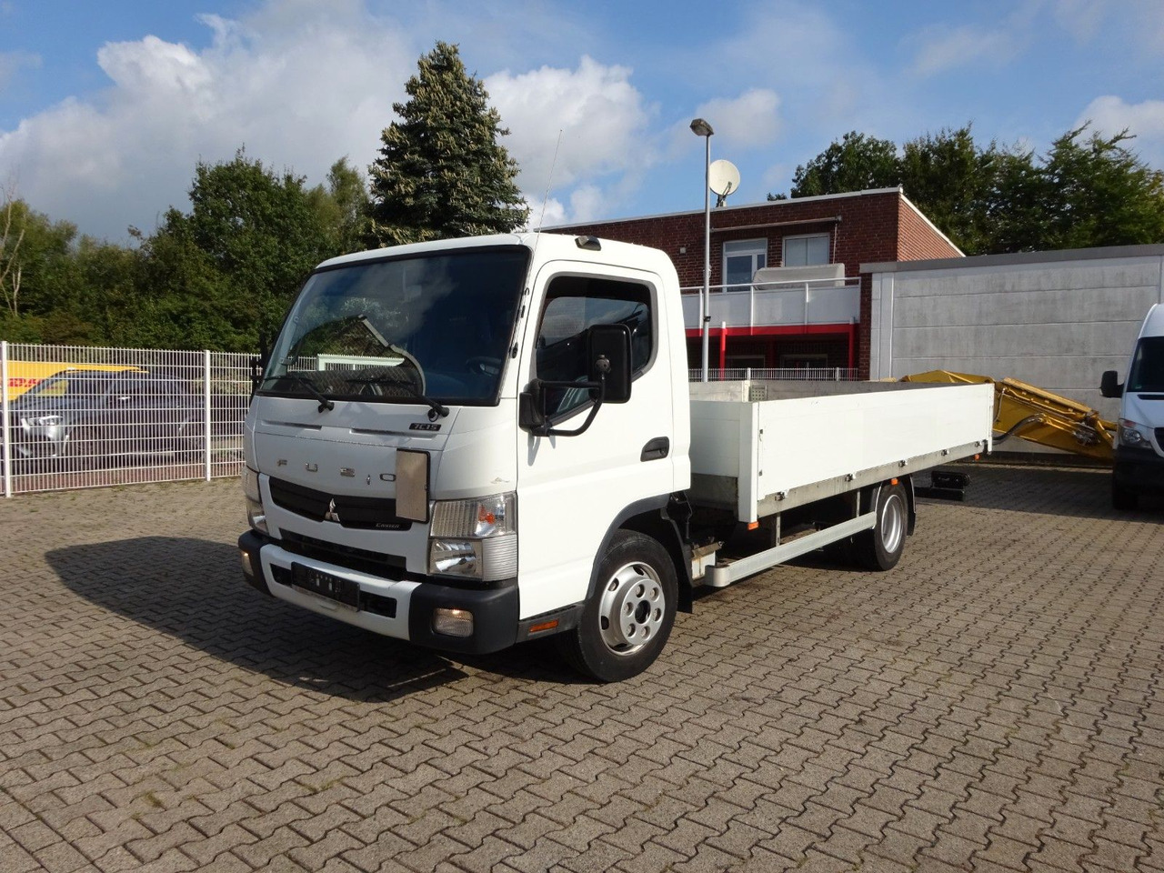 FUSO CANTER 7C15 Pritsche 4x2 - Комбе со отворен сандак: слика 3 FUSO CANTER 7C15 Pritsche 4x2 - Комбе со отворен сандак: слика 3
