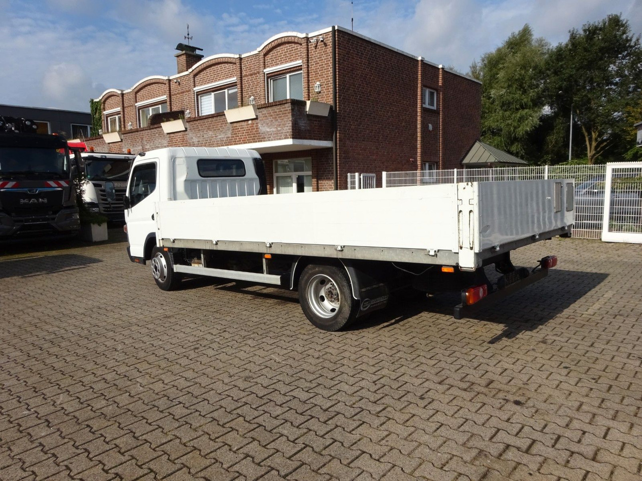 FUSO CANTER 7C15 Pritsche 4x2 - Комбе со отворен сандак: слика 5 FUSO CANTER 7C15 Pritsche 4x2 - Комбе со отворен сандак: слика 5