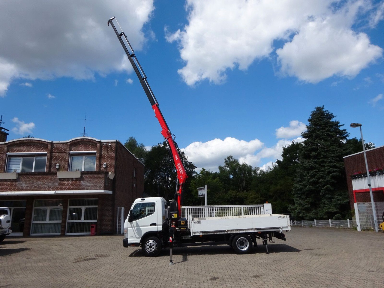 FUSO Canter 7C15 mit FASSI F65A Kran - Камион со кран, Камион со платформа: слика 2 FUSO Canter 7C15 mit FASSI F65A Kran - Камион со кран, Камион со платформа: слика 2