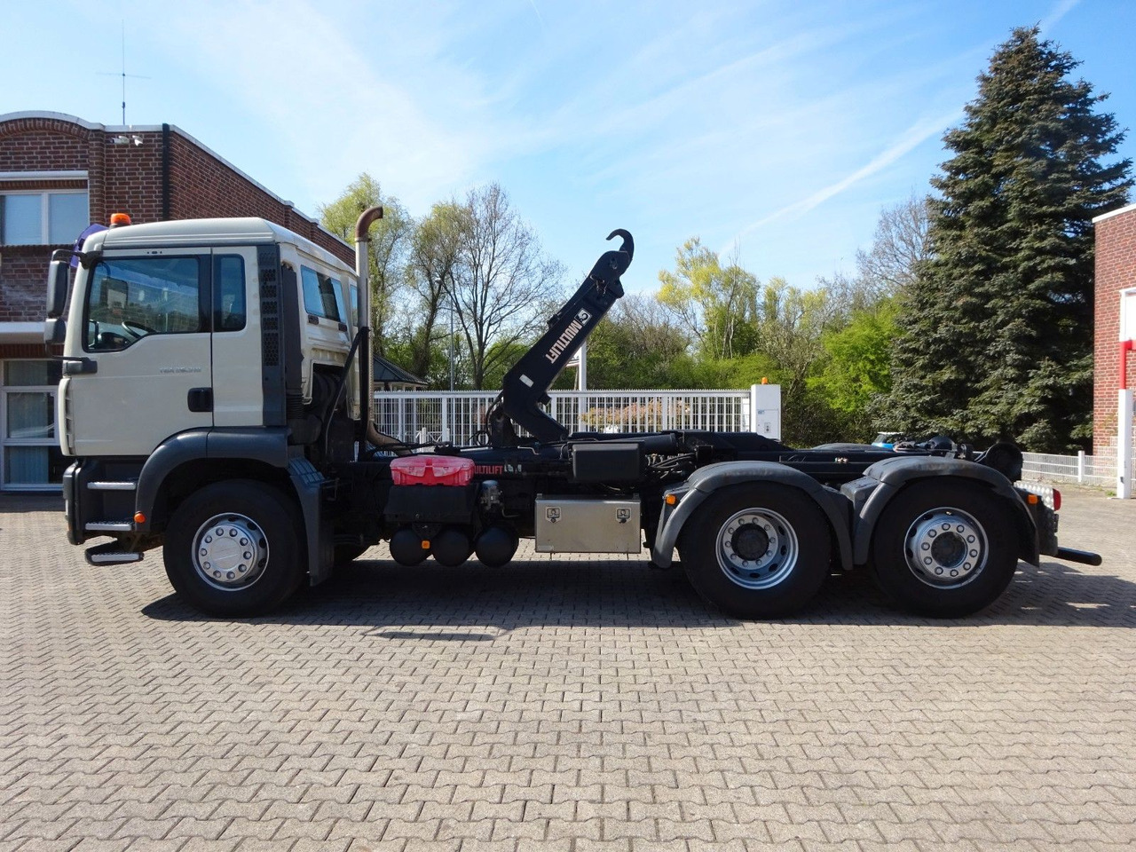 MAN 26.310 TGA Knickbarer Haken mit Lift+Lenkachse - Камион со кука за подигање: слика 5 MAN 26.310 TGA Knickbarer Haken mit Lift+Lenkachse - Камион со кука за подигање: слика 5