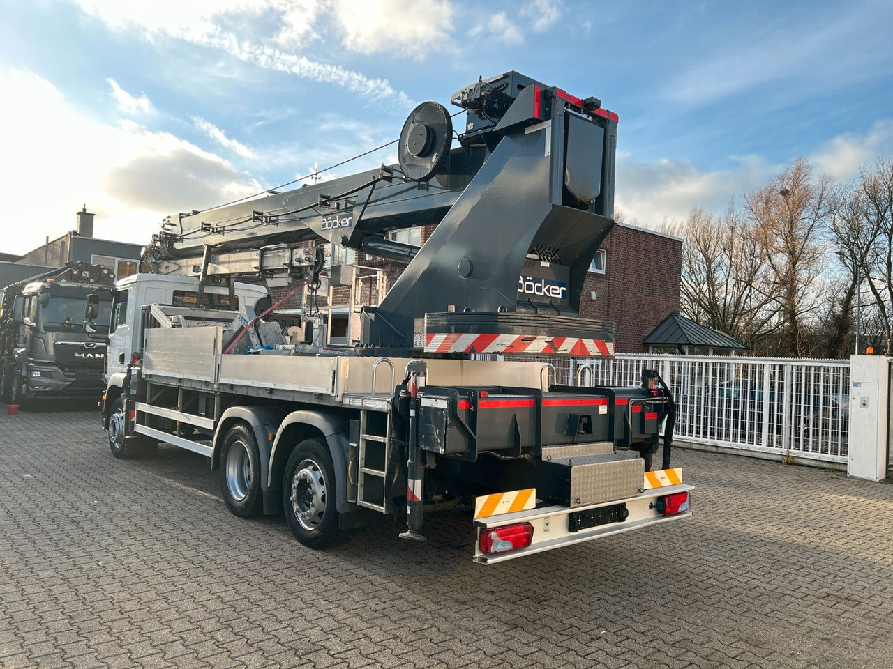 MAN 26.320+Böcker Dachdeckerkran AK46/6000+Seilwinde - Камион со кран: слика 4 MAN 26.320+Böcker Dachdeckerkran AK46/6000+Seilwinde - Камион со кран: слика 4