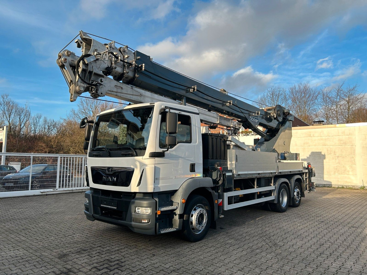 MAN 26.320+Böcker Dachdeckerkran AK46/6000+Seilwinde - Камион со кран: слика 2 MAN 26.320+Böcker Dachdeckerkran AK46/6000+Seilwinde - Камион со кран: слика 2