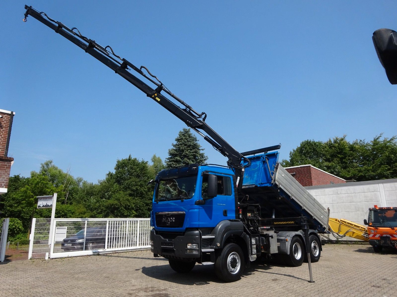 MAN 28.400 TGS 3Skipper+HIAB 166 E-4 HIPRPO 6x4-4 - Кипер, Камион со кран: слика 1 MAN 28.400 TGS 3Skipper+HIAB 166 E-4 HIPRPO 6x4-4 - Кипер, Камион со кран: слика 1