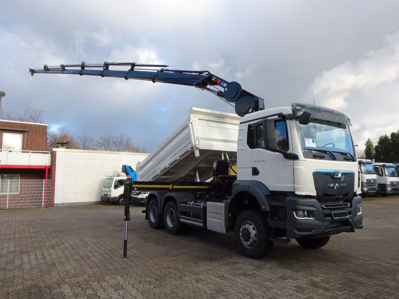 MAN 33.430 6x6 3-SEITENKIPPER KRAN HIAB 228- 6HYDRO - Кипер, Камион со кран: слика 2 MAN 33.430 6x6 3-SEITENKIPPER KRAN HIAB 228- 6HYDRO - Кипер, Камион со кран: слика 2