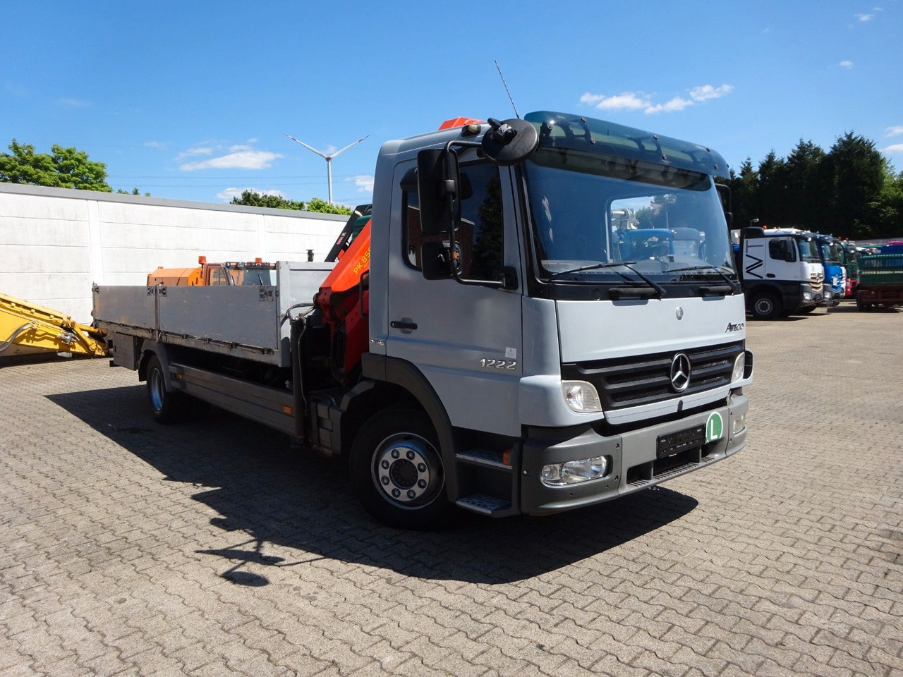 Камион со платформа, Камион со кран Mercedes-Benz 1222 Atego mit Palfinger PK8501 Kran 4x2: слика 13