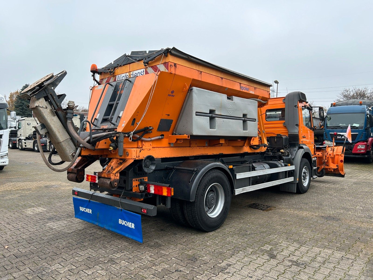 Камион со кука за подигање Mercedes-Benz 1824 Axor Abroller mit Schneeschild und Streuer: слика 12