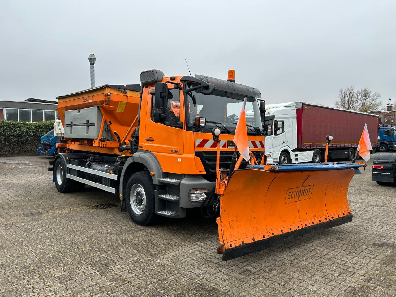 Камион со кука за подигање Mercedes-Benz 1824 Axor Abroller mit Schneeschild und Streuer: слика 15
