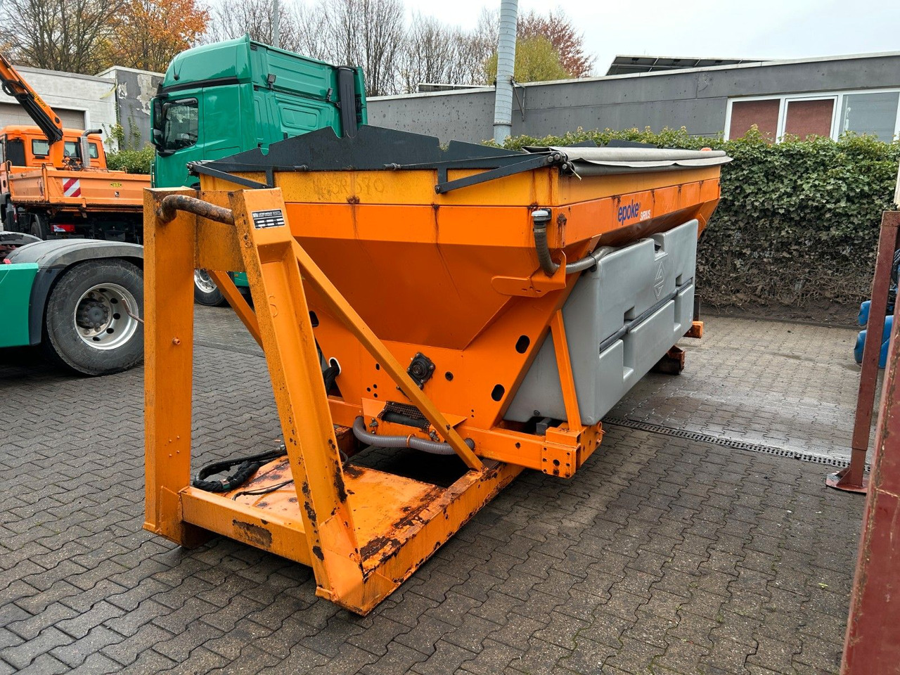 Камион со кука за подигање Mercedes-Benz 1824 Axor Abroller mit Schneeschild und Streuer: слика 29