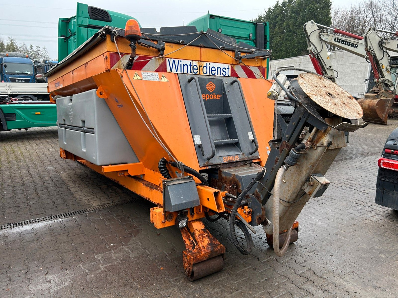 Камион со кука за подигање Mercedes-Benz 1824 Axor Abroller mit Schneeschild und Streuer: слика 35