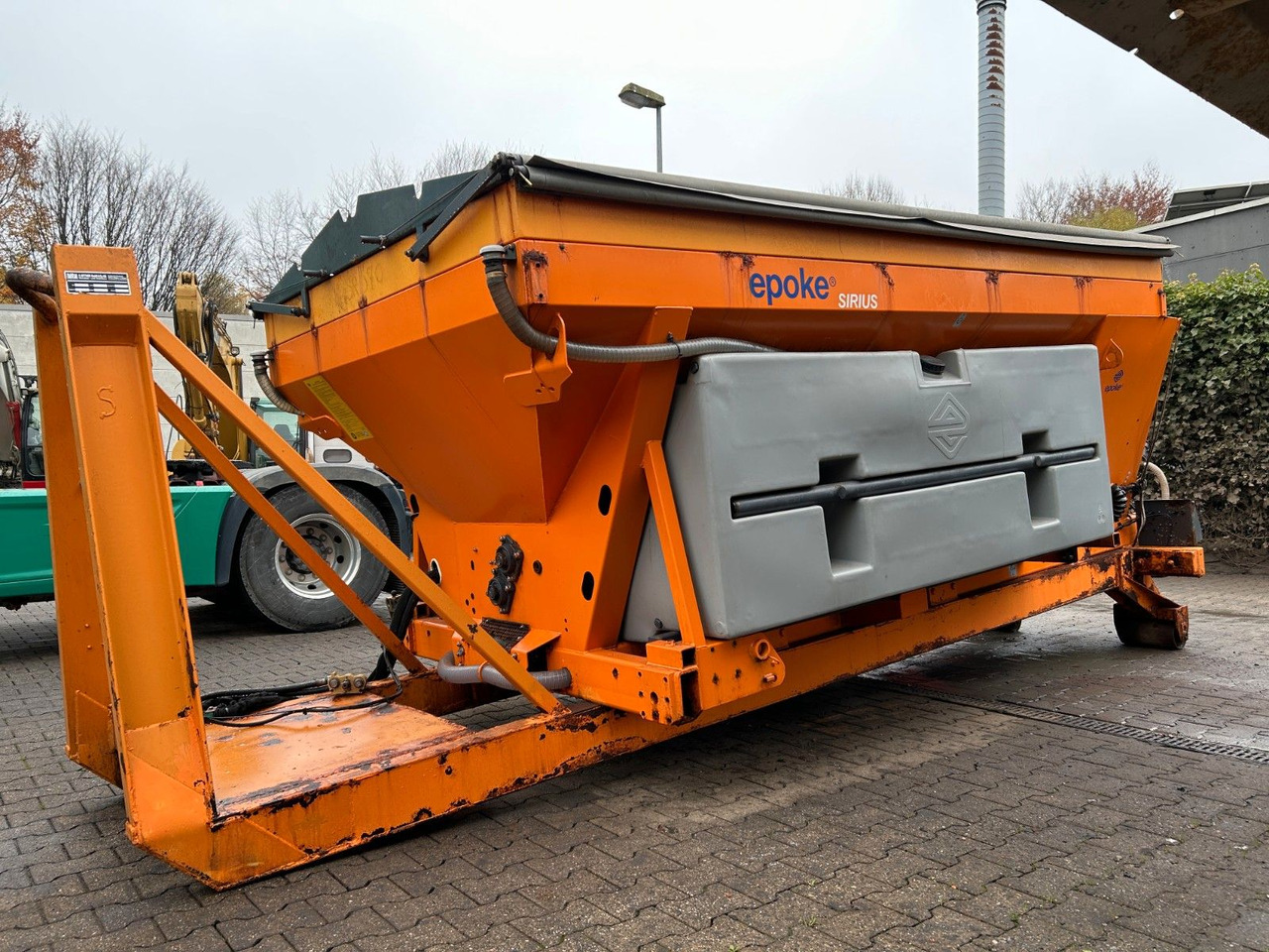 Камион со кука за подигање Mercedes-Benz 1824 Axor Abroller mit Schneeschild und Streuer: слика 30