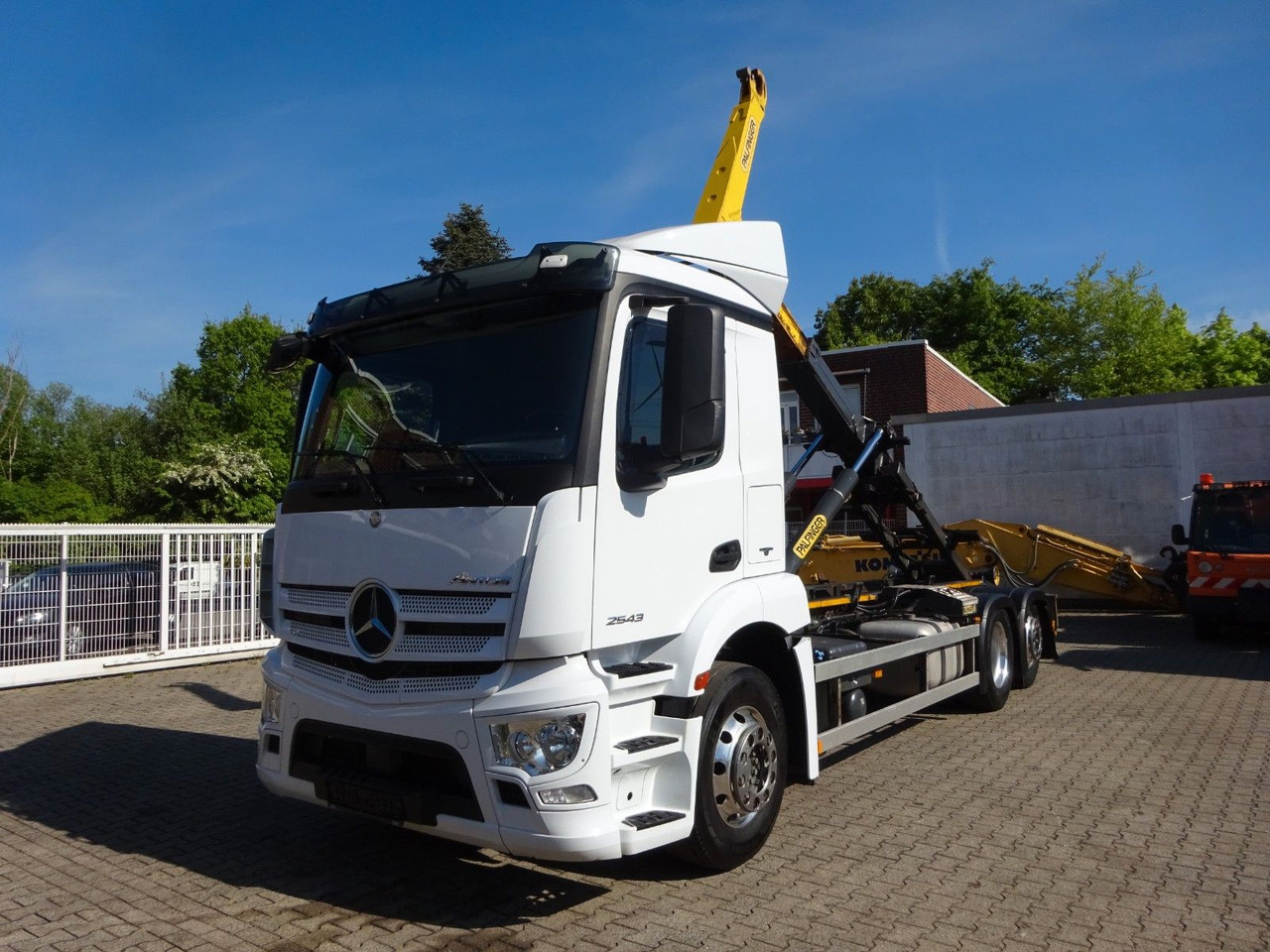 Mercedes-Benz 2543 Antos PALFINGER Abroller - Камион со кука за подигање: слика 1 Mercedes-Benz 2543 Antos PALFINGER Abroller - Камион со кука за подигање: слика 1
