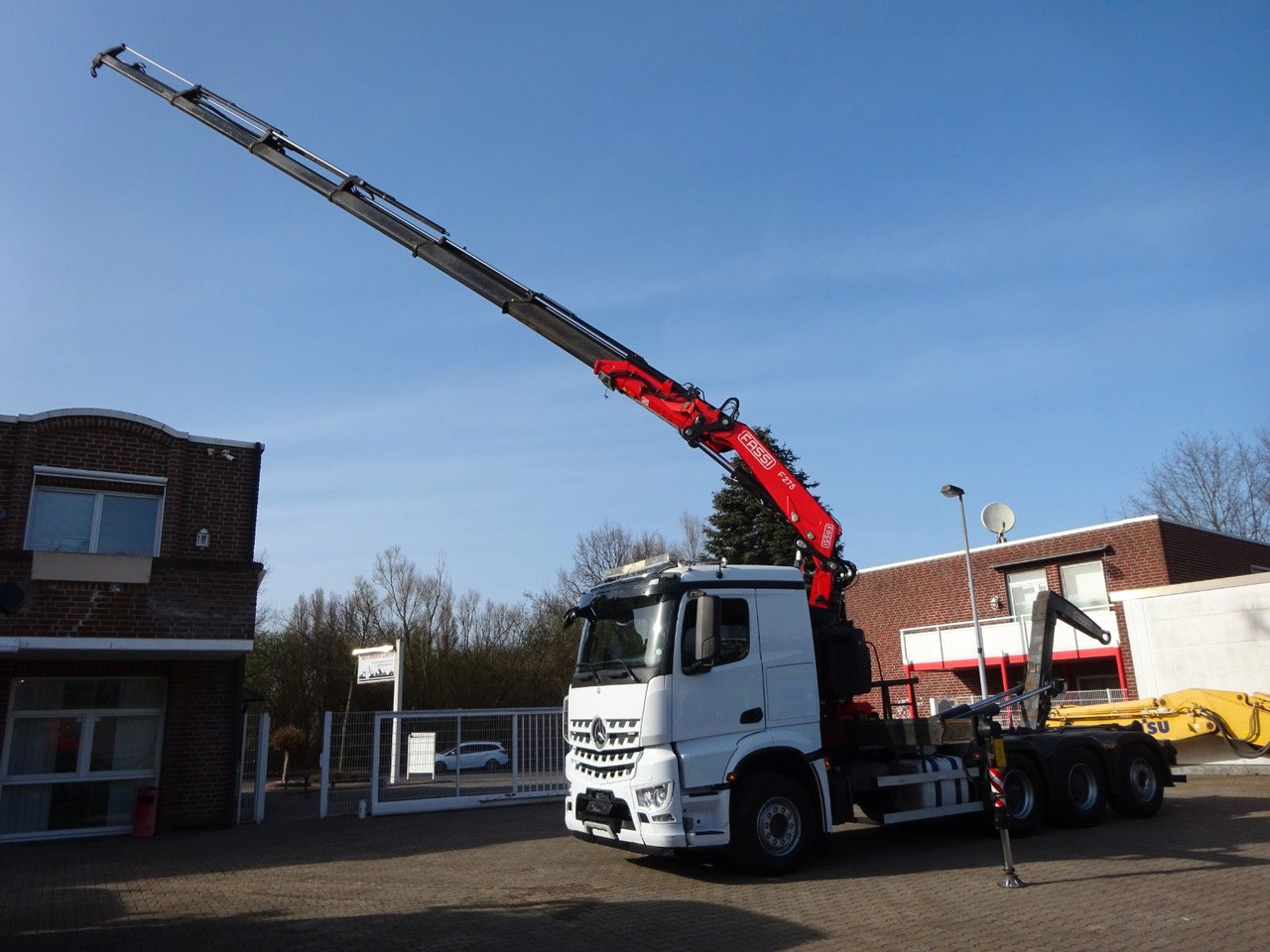 Mercedes-Benz 3248 Fassi Abroller + Fassi F275A 8x4 TRIDEM - Камион со кран: слика 2 Mercedes-Benz 3248 Fassi Abroller + Fassi F275A 8x4 TRIDEM - Камион со кран: слика 2