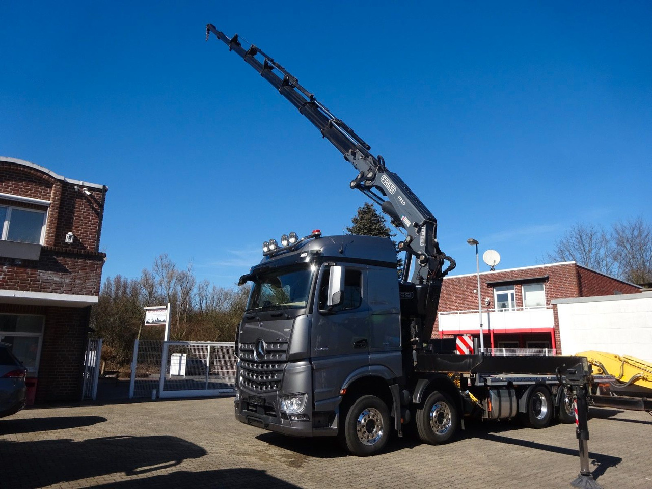 Mercedes-Benz 3453 Plattform + Fassi F820 Kran 8x2 Mercedes-Benz 3453 FASSI F820 Kran 8x Hydr. Ausschub - Камион со кран, Камион со платформа: слика 1 Mercedes-Benz 3453 Plattform + Fassi F820 Kran 8x2 Mercedes-Benz 3453 FASSI F820 Kran 8x Hydr. Ausschub - Камион со кран, Камион со платформа: слика 1