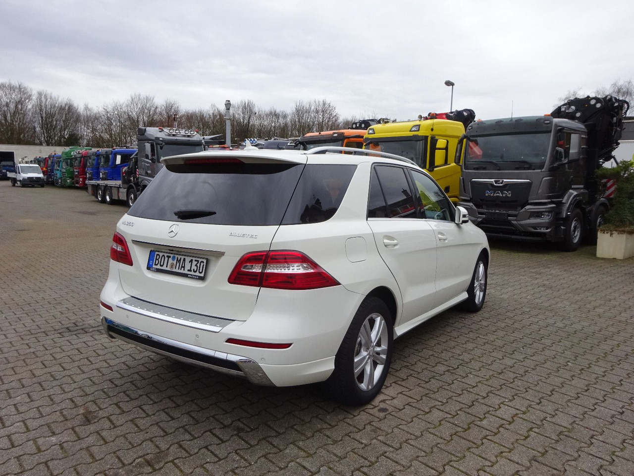 Mercedes-Benz ML 350 CDI BlueTec Mercedes-Benz ML 350 CDI BlueTec. AMG Paket - SUV: слика 5 Mercedes-Benz ML 350 CDI BlueTec Mercedes-Benz ML 350 CDI BlueTec. AMG Paket - SUV: слика 5