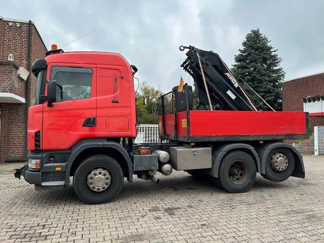 Scania 124 L 470 Pritsche + MKG HLK 201 HP 6x2 - Камион со платформа, Камион со кран: слика 1 Scania 124 L 470 Pritsche + MKG HLK 201 HP 6x2 - Камион со платформа, Камион со кран: слика 1