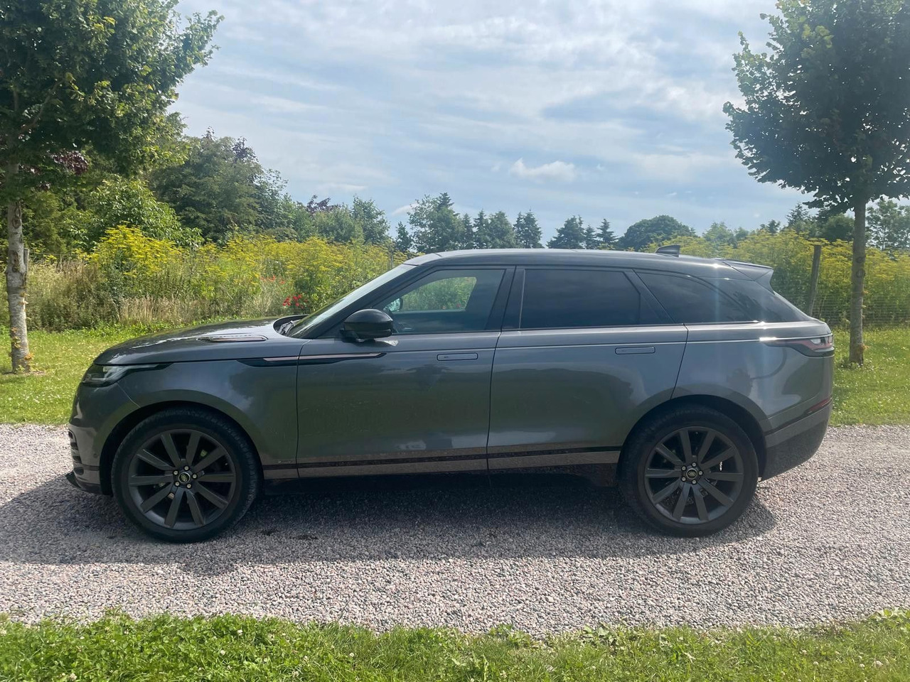 Land Rover Range Rover Velar R-Dynamic 3.0D 4WD Land Rover Velar R-Dynamic 3.0D 4WD *LKW zullasung: 2 sitze - SUV: слика 2 Land Rover Range Rover Velar R-Dynamic 3.0D 4WD Land Rover Velar R-Dynamic 3.0D 4WD *LKW zullasung: 2 sitze - SUV: слика 2