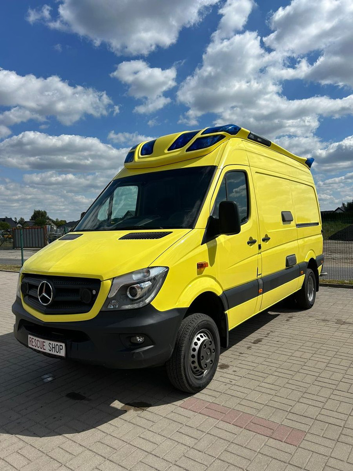 Mercedes-Benz Sprinter 519 CDI 4X4 **Ambulace** - Патничко комбе: слика 2 Mercedes-Benz Sprinter 519 CDI 4X4 **Ambulace** - Патничко комбе: слика 2