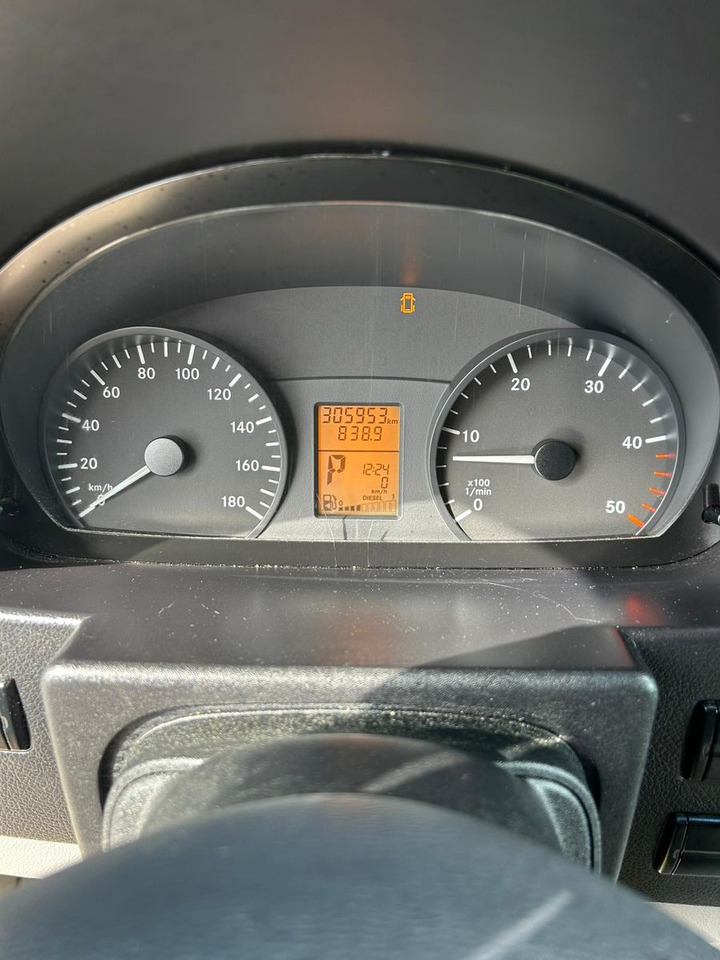 Патничко комбе Mercedes-Benz Sprinter 519 CDI 4X4 **Ambulace**: слика 15