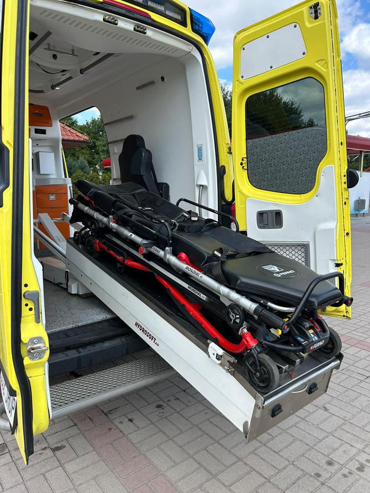 Патничко комбе Mercedes-Benz Sprinter 519 CDI 4X4 **Ambulace**: слика 20