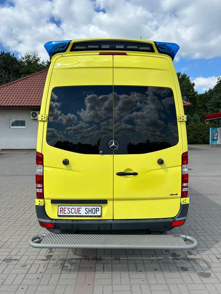 Патничко комбе Mercedes-Benz Sprinter 519 CDI 4X4 **Ambulace**: слика 8
