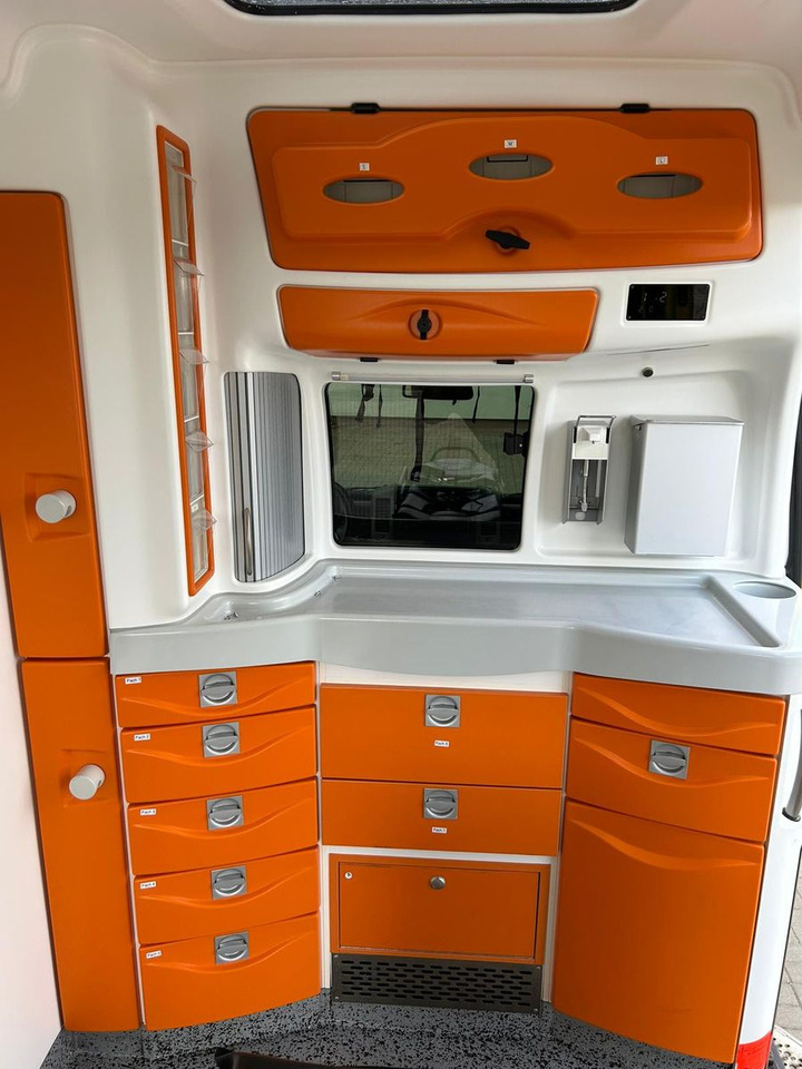 Патничко комбе Mercedes-Benz Sprinter 519 CDI 4X4 **Ambulace**: слика 23