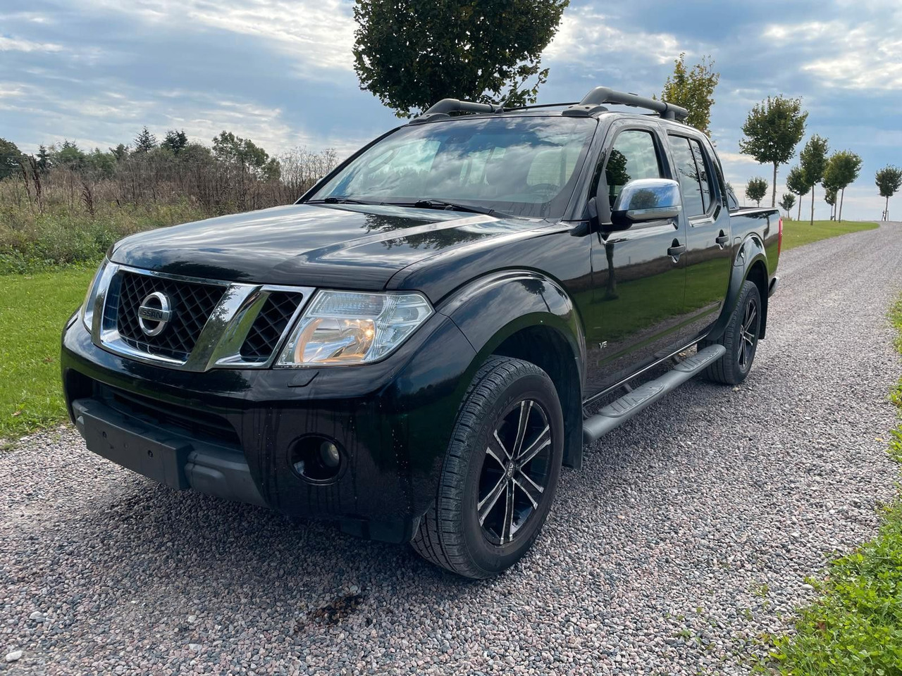 Nissan Navara Pickup Double Cab LE V6 4x4 LB - SUV: слика 1 Nissan Navara Pickup Double Cab LE V6 4x4 LB - SUV: слика 1