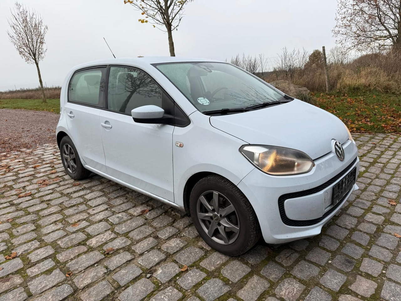 Volkswagen 1.0 MPI move up! *A/C - Автомобил: слика 1 Volkswagen 1.0 MPI move up! *A/C - Автомобил: слика 1