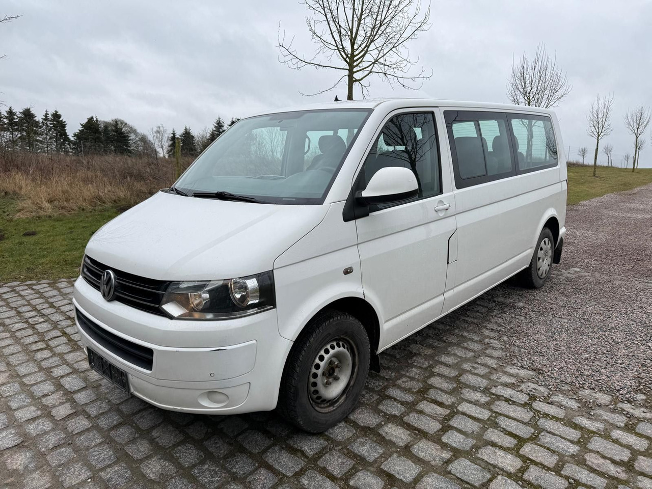 Volkswagen T5 Caravelle 2.0 TDI DSG Lang *7 Sitzplätze* - Патничко комбе: слика 2 Volkswagen T5 Caravelle 2.0 TDI DSG Lang *7 Sitzplätze* - Патничко комбе: слика 2