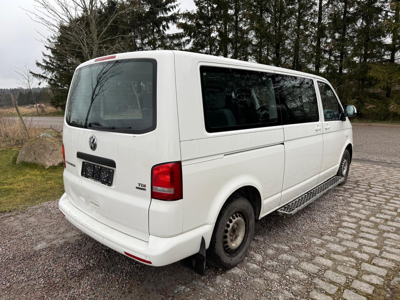 Volkswagen T5 Caravelle 2.0 TDI DSG Lang *7 Sitzplätze* - Патничко комбе: слика 4 Volkswagen T5 Caravelle 2.0 TDI DSG Lang *7 Sitzplätze* - Патничко комбе: слика 4