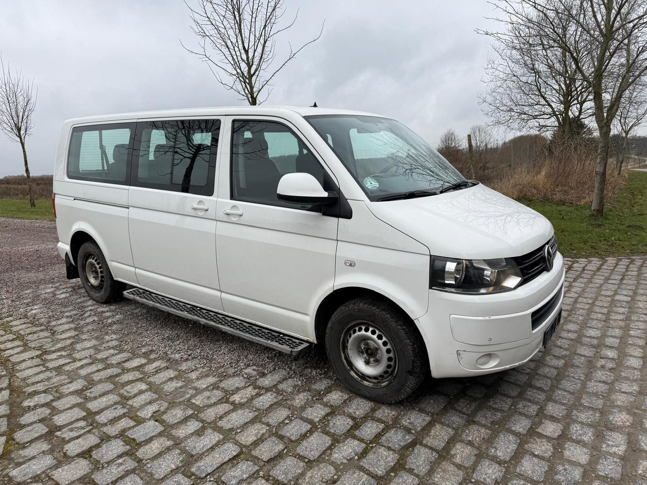 Volkswagen T5 Caravelle 2.0 TDI DSG Lang *7 Sitzplätze* - Патничко комбе: слика 1 Volkswagen T5 Caravelle 2.0 TDI DSG Lang *7 Sitzplätze* - Патничко комбе: слика 1