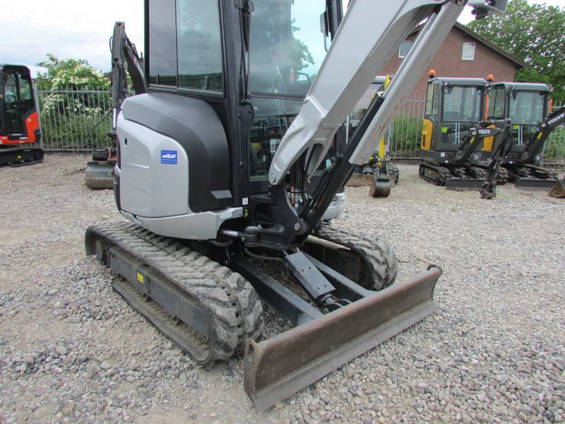 Kubota U 27-4 Minibagger 31.000 EUR - Мини багер: слика 4 Kubota U 27-4 Minibagger 31.000 EUR - Мини багер: слика 4