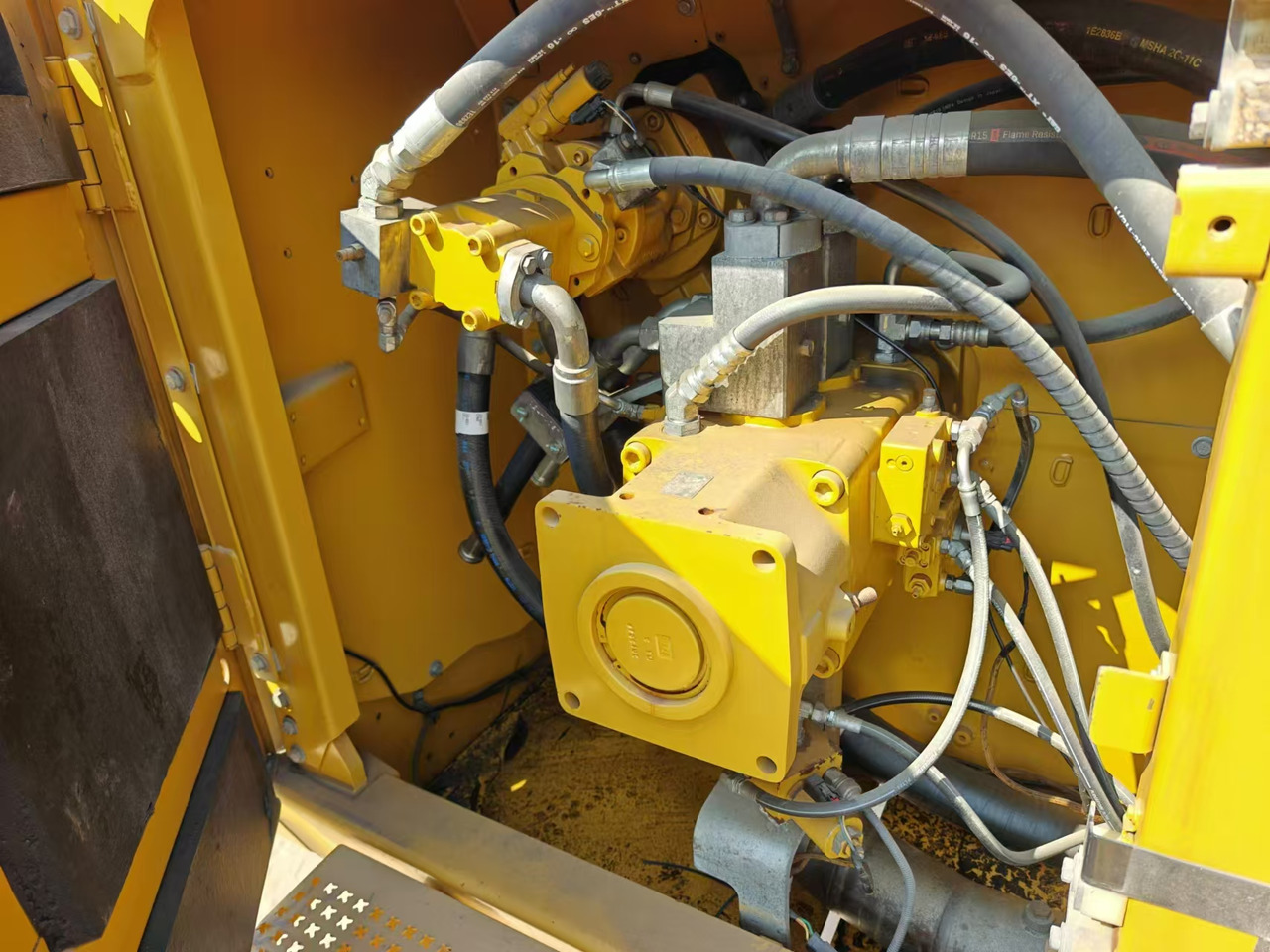 CATERPILLAR 374DL - Багер гасеничар: слика 4 CATERPILLAR 374DL - Багер гасеничар: слика 4
