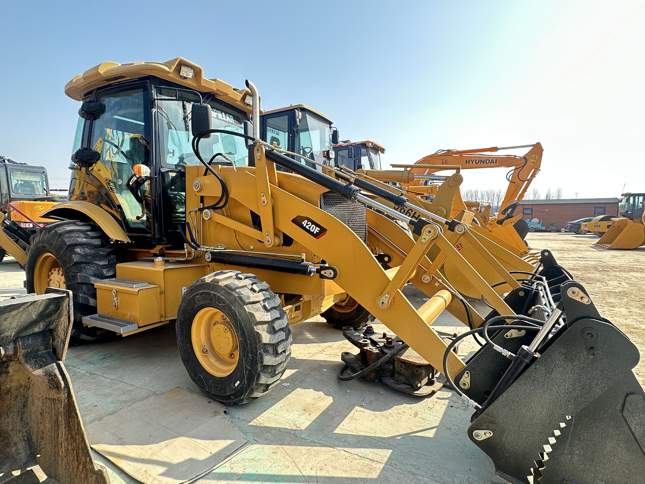 CATERPILLAR 420F - Ровокопач: слика 1 CATERPILLAR 420F - Ровокопач: слика 1
