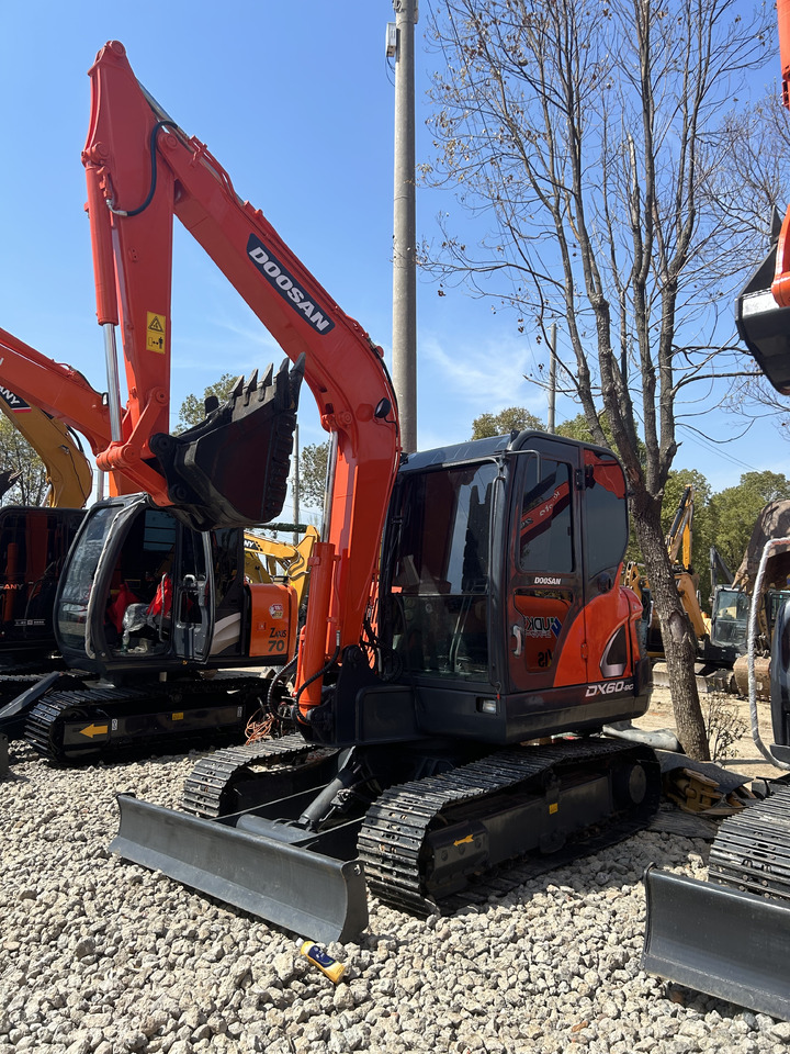 Doosan DX60 - Мини багер: слика 3 Doosan DX60 - Мини багер: слика 3