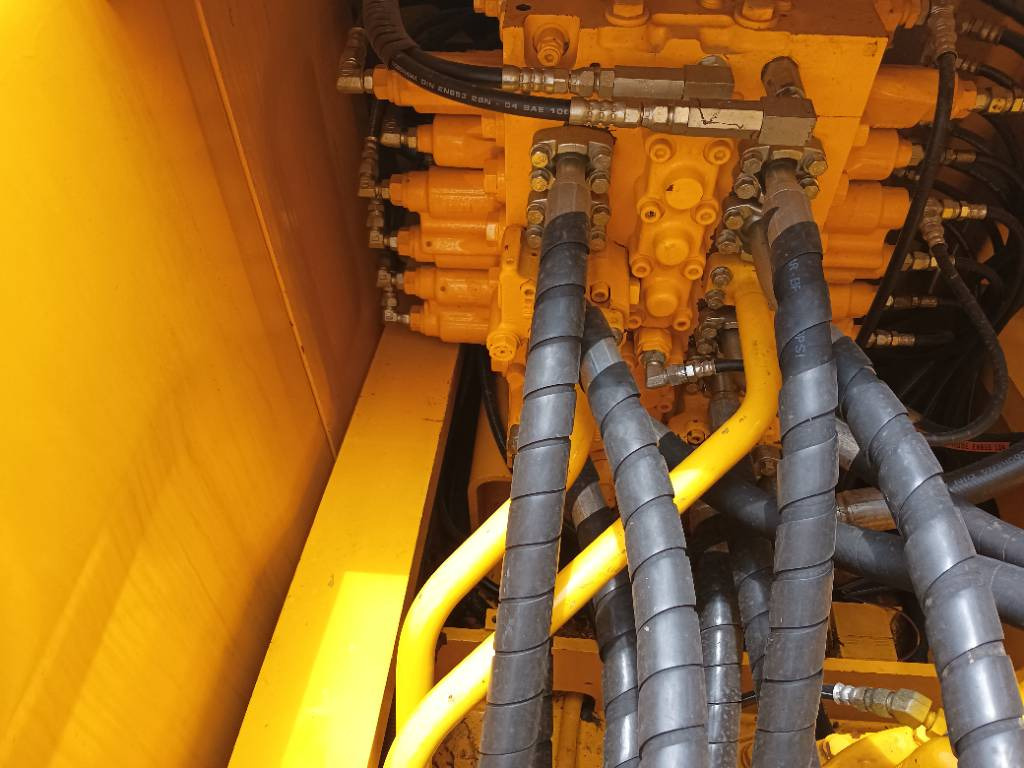Багер гасеничар KOMATSU PC 220-8: слика 8