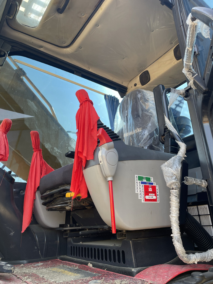 Komatsu PC 210LC - Багер гасеничар: слика 4 Komatsu PC 210LC - Багер гасеничар: слика 4