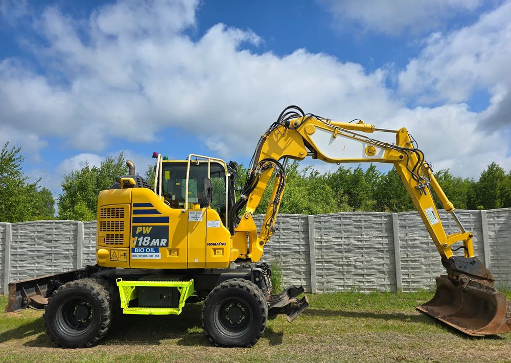 Komatsu - Багер на тркала: слика 1 Komatsu - Багер на тркала: слика 1
