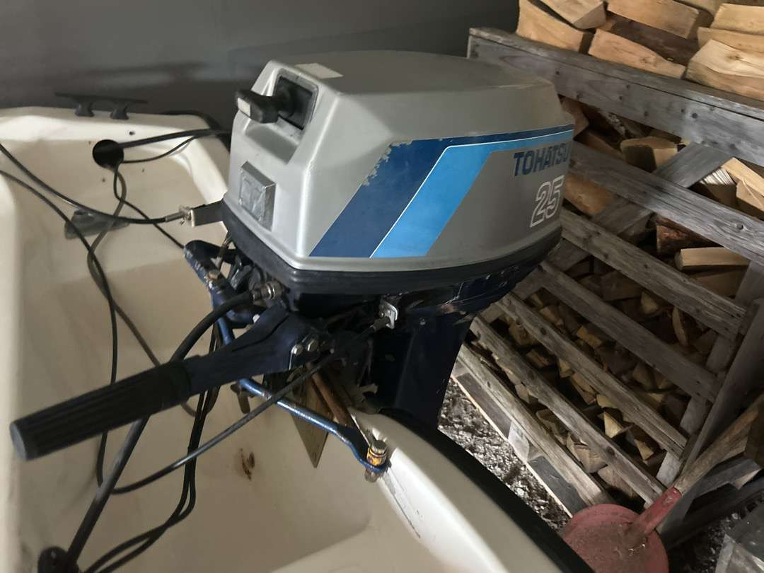 Алат/ Опрема 1993 Båtmotor Tohatsu 25 hk: слика 1