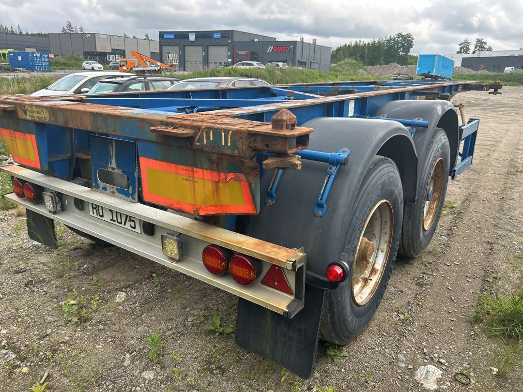 2004 Container-henger TURBO`HOET CONTAINERSEMITRAILER EU-godkjent - Транспортер на контејнер/ Полуприколка со променливо тело: слика 3 2004 Container-henger TURBO`HOET CONTAINERSEMITRAILER EU-godkjent - Транспортер на контејнер/ Полуприколка со променливо тело: слика 3