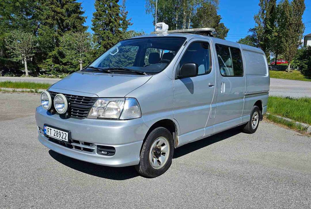 2009 Personbil Toyota Hiace 4 WD Lang type 9 seter EU-Godkjent - Автомобил: слика 1 2009 Personbil Toyota Hiace 4 WD Lang type 9 seter EU-Godkjent - Автомобил: слика 1