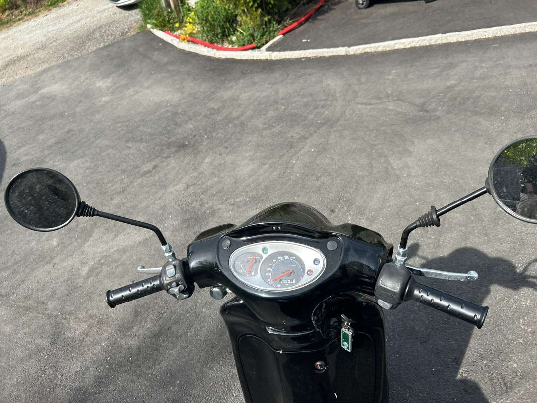 2011 Moped APRILIA APRILIA SCARABEO50 2T NERO APR - Приколка за мотоцикл: слика 5 2011 Moped APRILIA APRILIA SCARABEO50 2T NERO APR - Приколка за мотоцикл: слика 5