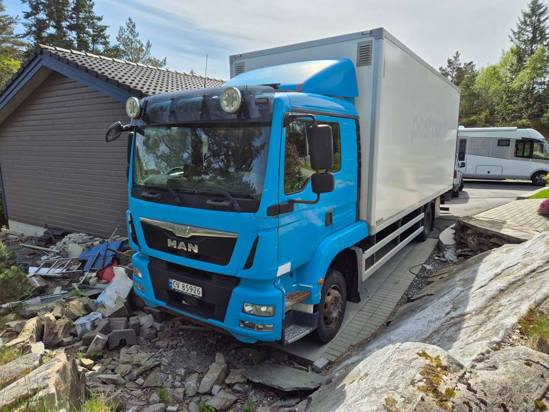 2016 Skapbil MAN TGM15.250 EU-godkjent Euroklasse 6T - Камион сандучар: слика 1 2016 Skapbil MAN TGM15.250 EU-godkjent Euroklasse 6T - Камион сандучар: слика 1