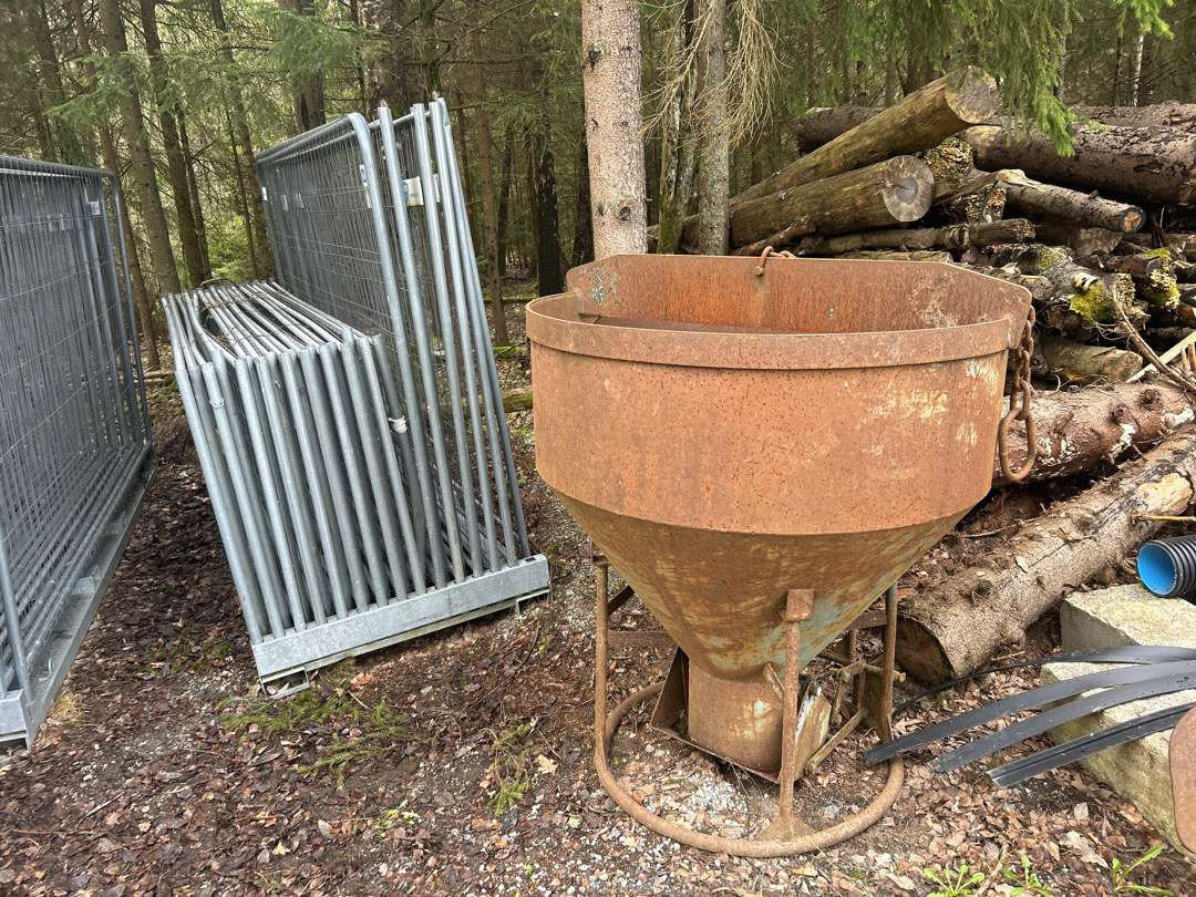 Støpe tobb 1000 liter - Алат/ Опрема: слика 1 Støpe tobb 1000 liter - Алат/ Опрема: слика 1
