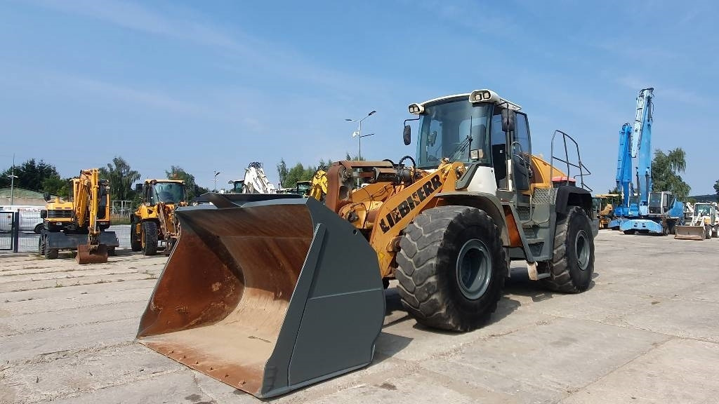 Liebherr L 566 - Натоварувач на тркала: слика 1 Liebherr L 566 - Натоварувач на тркала: слика 1